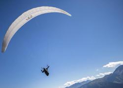 Guida alpina precipita con il parapendio in Valle d'Aosta, muore a 41 anni