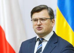 Ucraina, ai negoziati è psicosi avvelenamento: il ministro Kuleba chiede di "non toccare le superfici"