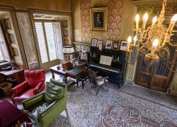 Villa Museo Giacomo Puccini di Torre del Lago, terminato primo ciclo dei lavori di restauro che hanno interessato gli splendidi pavimenti a mosaico, i tessuti parietali e i serramenti della casa museo. 