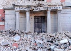 Terremoto dell’Aquila, sentenza beffa corte d’appello: “I 7 ragazzi morti per condotta incauta”, niente risarcimento, spese legali a carico delle famiglie