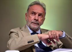 Covid, Remuzzi: "Variante Xe inizia a diffondersi ma motivi per essere ottimisti"