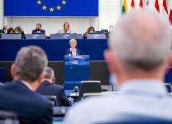 Sanzioni contro la Russia, Ue adotta il quinto pacchetto: cosa prevede