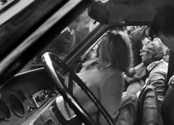 Letizia Battaglia e Mattarella: la foto di Piersanti ucciso tra le braccia di Sergio