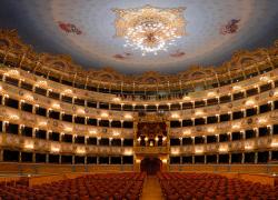 Il gala firmato Dior al Teatro La Fenice conclude la mondana settimana a Venezia
