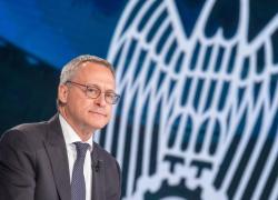 E adesso 1° maggio con la bandiera di Confindustria?