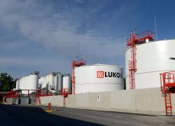 L'Ue pronta al blocco al petrolio russo, ma non sa come sostituirlo. Gli americani si tirano indietro?