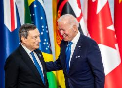 Draghi-Biden, per un italiano su quattro il premier è "succube degli Usa"