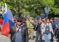 Mariupol, i cittadini della città 'assediata' in festa per il 9 maggio. "Speriamo vinca la Russia". VIDEO
 