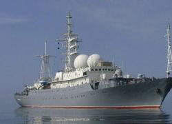 Nave spia Russia Yantar nella Manica, allontanata dal Regno Unito, Londra minaccia: “Pronti a maniere forti contro la Russia”