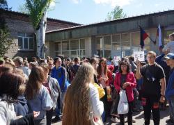Mariupol, la resa del battaglione Azov porta la "pace" nella città. Riaprono le scuole
