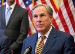 Strage in Texas, c'è la legge 1927 voluta dal governatore Greg Abbott sotto accusa