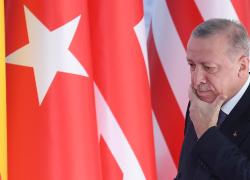 Guerra Israele, Erdogan: “Gli Usa gettano benzina sul fuoco mandando navi da guerra nel mediterraneo”