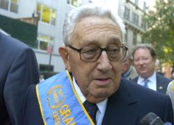 Ucraina, il governo di Zelensky ha inserito Henry Kissinger fra i nemici di stato