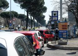 Stop auto diesel Euro 5 da ottobre ad aprile, no a circolazione in comuni sopra i 30mila abitanti in Lombardia, Piemonte, Veneto ed Emilia-Romagna