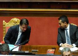 Conte e Di Maio ai ferri corti, ex premier: "Cacciarlo da M5s? Sta facendo da solo"