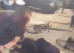 Biden cade dalla bicicletta nel Delaware. "Ho messo un piede in fallo". VIDEO