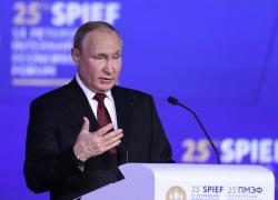 Iran, cambio di strategia Putin: "No ad arricchimento uranio, Teheran accetti accordo nucleare Usa", Aragrachi: "Ok a diplomazia ma con garanzie"
