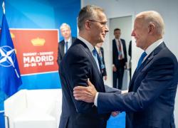 Biden, "armi a Kiev per 800 milioni". E poi intima: "Mosca non vincerà"