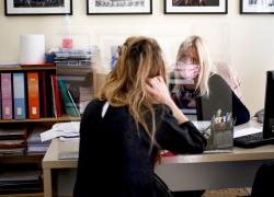 Mascherine nei luoghi di lavoro privato: da obbligo a raccomandazione. Cosa cambia da oggi 1 luglio