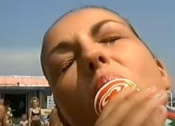 Francesca Pascale nella famosa pubblicità dove gustava il Calippo: il VIDEO