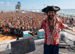 Jova Beach Party 2022, parte il pirotecnico tour delle spiagge