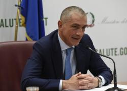 Covid, Ministero Salute in confusione. Costa: "Basta allarmismi". Speranza: "Pandemia ancora in corso"