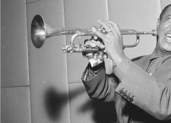 51 anni fa moriva Louis Armstrong, il primo solista del jazz che suonò la gioia di vivere