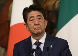 Attentato all'ex premier giapponese Shinzo Abe, colpito con due colpi d'arma da fuoco. Arrestato un uomo