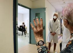 Covid, Ema verso ok a quarta dose per over 60. Ma per molti esperti "è inutile"
