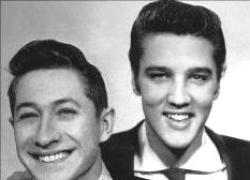 12 luglio 1954: Elvis Presley fa il salto nel vuoto. Il primo contratto e l'inizio della carriera