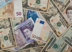 Cambio euro dollaro: la moneta unica a 0,9998, sotto quella USA, per la prima volta dal 2002