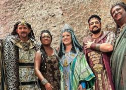 Anna Netrebko, volto dipinto di nero per Aida. Scoppia la polemica: "No al blackface"