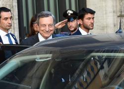 Crisi di Governo, Draghi: un uomo non eletto dichiara di essere disponibile a restare perché l'Italia lo vuole
