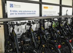Terna adotta CYCL-e around di Pirelli, il progetto e-bike a sostegno della mobilità sostenibile