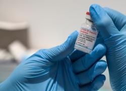 Vaccino covid, ok di EMA a Moderna: booster per fascia 12-17 un anno dopo l'approvazione della prima dose
