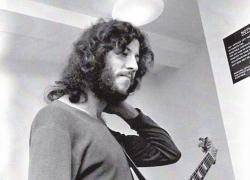 La fine dei giochi. Due anni fa ci lasciava Peter Green, il folle mistico del rock che suonò gli abissi della schizofrenia