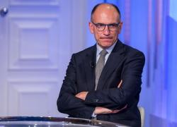 Elezioni, i sindaci del Pd si sfilano e rifiutano la scesa in campo. Decaro e non solo, chi ha detto no a Letta