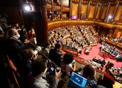 Il Senato boccia la parità di genere nel linguaggio istituzionale. Le parole "ministra" o "senatrice" restano fuori