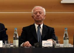 Testamento Del Vecchio, il fondatore di Luxottica lascia 340 milioni in azioni Essilor a Milleri. Case e ville alla moglie