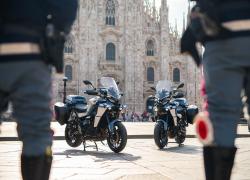 Milano, uomo nudo spaventa i passanti in via Moneta. Gli agenti lo atterrano con il taser