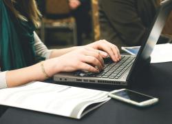 Audiweb, a Giugno 43,8 mln di persone hanno navigato online dai device per un totale di 65 ore 