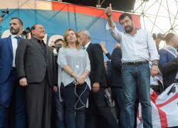 Sondaggi politici elettorali: centrodestra, vittoria in tasca salvo imprevisti. Azione al 2%