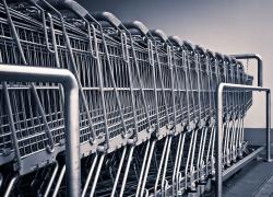 Altroconsumo, classifica dei supermercati pi&ugrave; apprezzati dagli italiani 2026: NaturaS&igrave; in cima con 79 punti, Eurospin e Aldi per i discount a 76