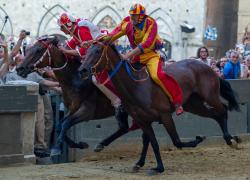 Palio di Siena 2022: dove vederlo in tv, orari, diretta, contrade e fantini