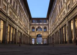 Uffizi, record visitatori a luglio: oltre 427mila ingressi. Lo storico Schmidt lancia l'allarme: "Assumere personale o chiuderemo"