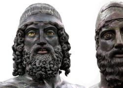Bronzi di Riace, la pazza idea di restituirli alla Grecia