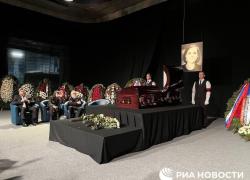Dugina, oggi i funerali della figlia di Dugin. Lavrov: "Nessuna pietà per i killer"