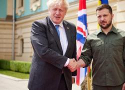Ucraina, visita a sorpresa di Boris Johnson a Kiev per la festa d’indipendenza ucraina 