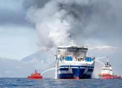 Svezia: incendio sul traghetto Stena Scandica con 300 passeggeri: "Ho visto il fumo salire dai fianchi della nave"