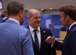 Visti russi in Ue, Francia e Germania si oppongono allo stop. "È controproducente"